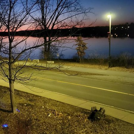 Kokomo Inn Bed And Breakfast Ottawa-Gatineau'S Only Tropical Riverfront B&B On The National Capital Cycling Pathway Route Verte #1 - For Adults Only - Chambre D'Hotes Tropical Aux Berges Des Outaouais Bnb #17542O מראה חיצוני תמונה