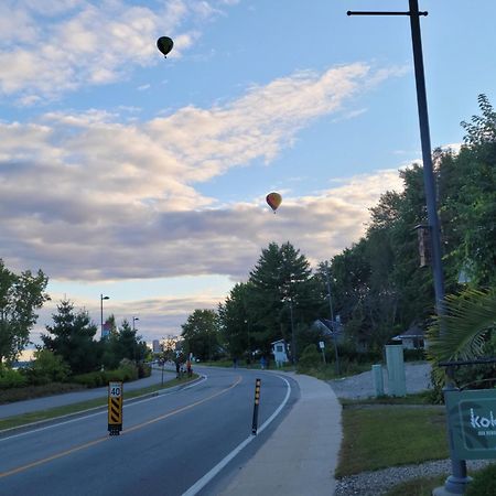 Kokomo Inn Bed And Breakfast Ottawa-Gatineau'S Only Tropical Riverfront B&B On The National Capital Cycling Pathway Route Verte #1 - For Adults Only - Chambre D'Hotes Tropical Aux Berges Des Outaouais Bnb #17542O מראה חיצוני תמונה