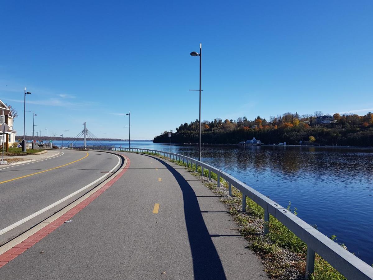 Kokomo Inn Bed And Breakfast Ottawa-Gatineau'S Only Tropical Riverfront B&B On The National Capital Cycling Pathway Route Verte #1 - For Adults Only - Chambre D'Hotes Tropical Aux Berges Des Outaouais Bnb #17542O מראה חיצוני תמונה