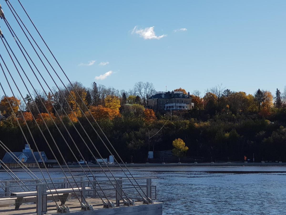 Kokomo Inn Bed And Breakfast Ottawa-Gatineau'S Only Tropical Riverfront B&B On The National Capital Cycling Pathway Route Verte #1 - For Adults Only - Chambre D'Hotes Tropical Aux Berges Des Outaouais Bnb #17542O מראה חיצוני תמונה