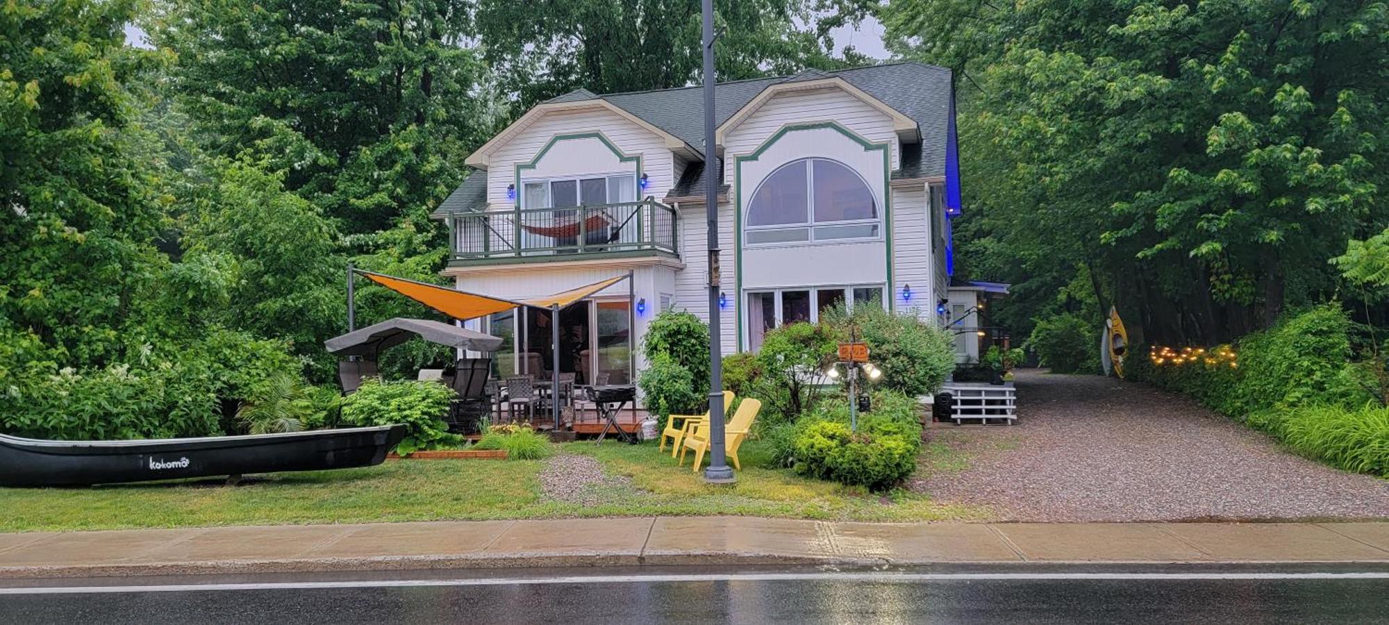 Kokomo Inn Bed And Breakfast Ottawa-Gatineau'S Only Tropical Riverfront B&B On The National Capital Cycling Pathway Route Verte #1 - For Adults Only - Chambre D'Hotes Tropical Aux Berges Des Outaouais Bnb #17542O מראה חיצוני תמונה