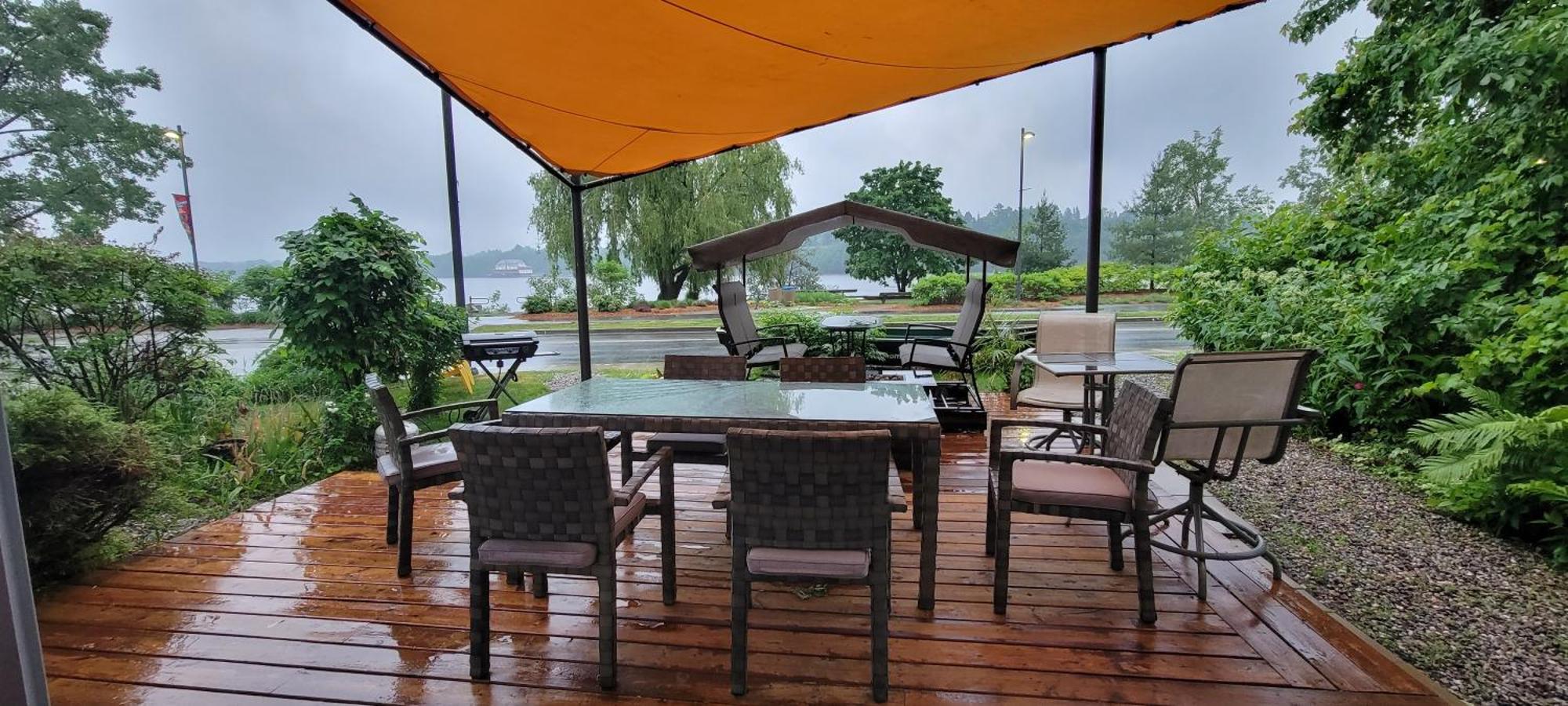 Kokomo Inn Bed And Breakfast Ottawa-Gatineau'S Only Tropical Riverfront B&B On The National Capital Cycling Pathway Route Verte #1 - For Adults Only - Chambre D'Hotes Tropical Aux Berges Des Outaouais Bnb #17542O מראה חיצוני תמונה