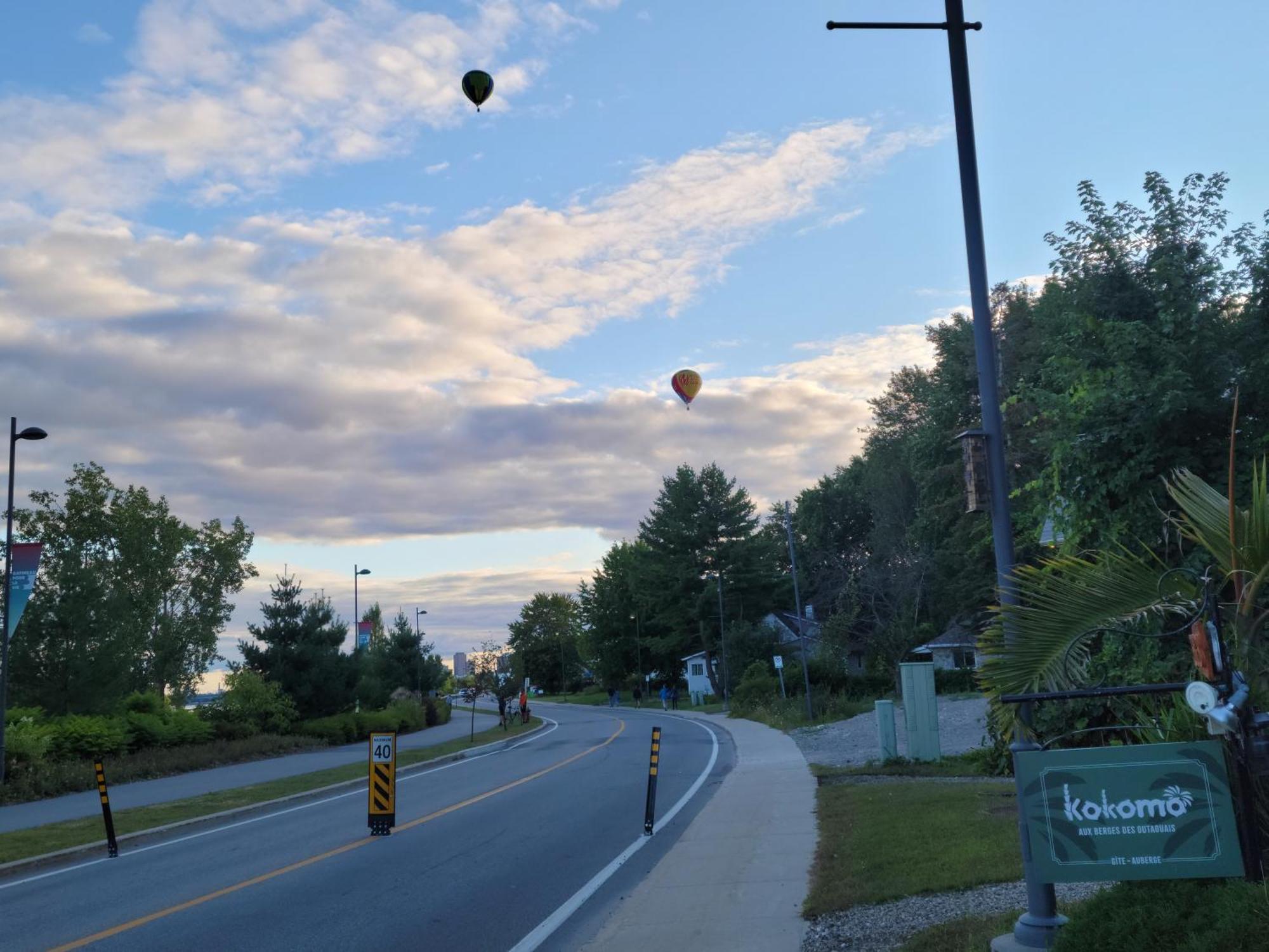 Kokomo Inn Bed And Breakfast Ottawa-Gatineau'S Only Tropical Riverfront B&B On The National Capital Cycling Pathway Route Verte #1 - For Adults Only - Chambre D'Hotes Tropical Aux Berges Des Outaouais Bnb #17542O מראה חיצוני תמונה