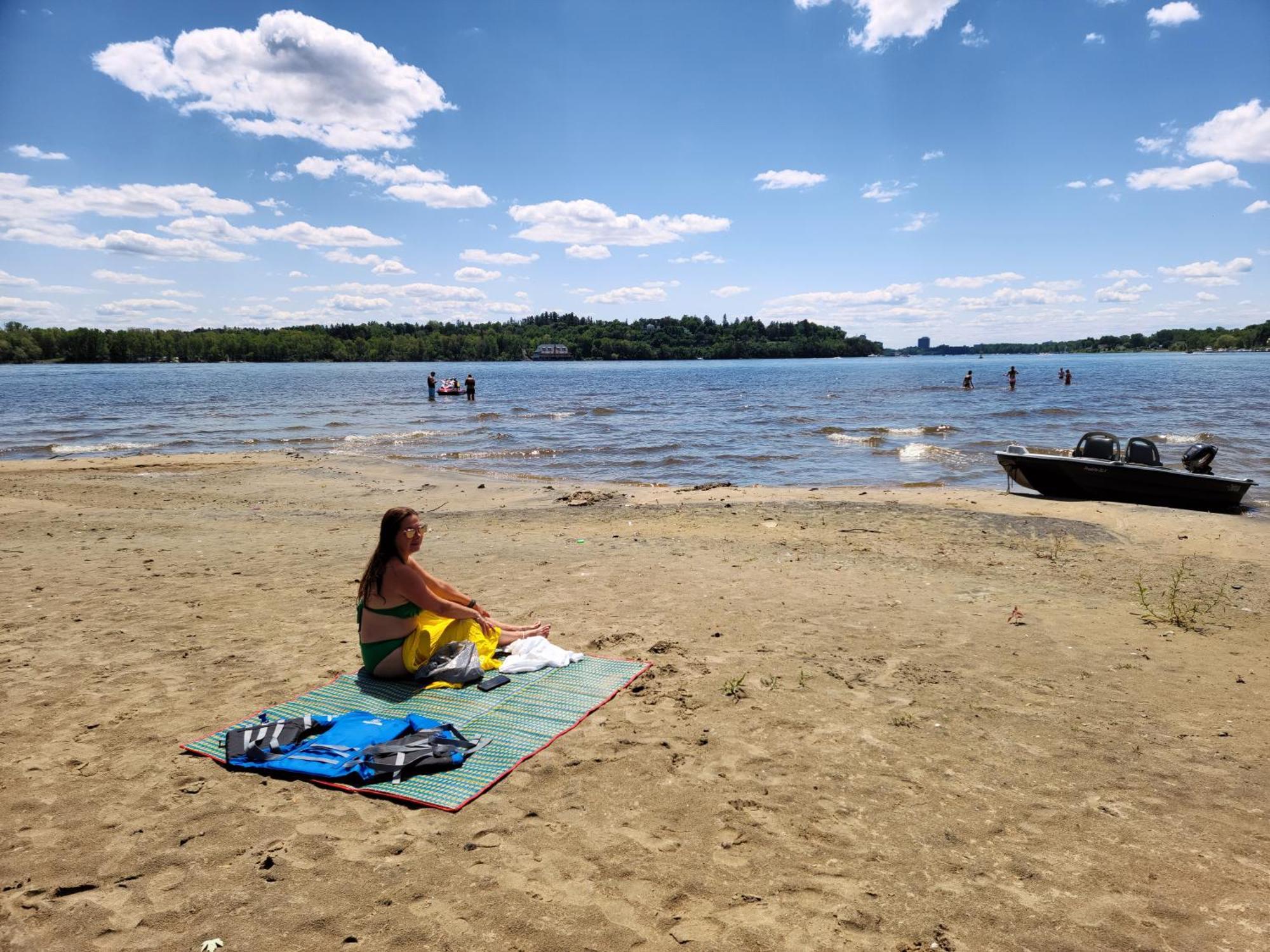 Kokomo Inn Bed And Breakfast Ottawa-Gatineau'S Only Tropical Riverfront B&B On The National Capital Cycling Pathway Route Verte #1 - For Adults Only - Chambre D'Hotes Tropical Aux Berges Des Outaouais Bnb #17542O מראה חיצוני תמונה