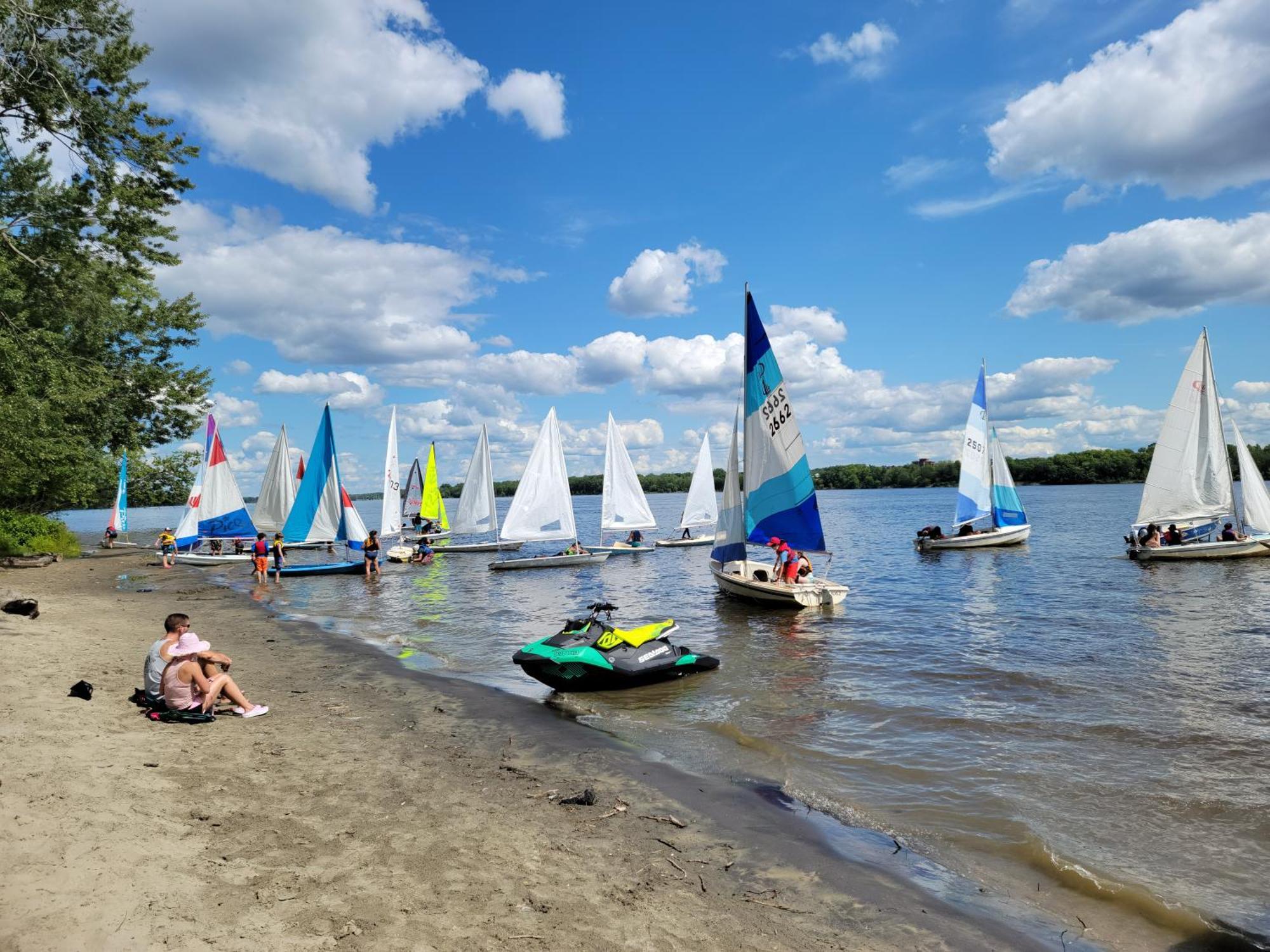 Kokomo Inn Bed And Breakfast Ottawa-Gatineau'S Only Tropical Riverfront B&B On The National Capital Cycling Pathway Route Verte #1 - For Adults Only - Chambre D'Hotes Tropical Aux Berges Des Outaouais Bnb #17542O מראה חיצוני תמונה