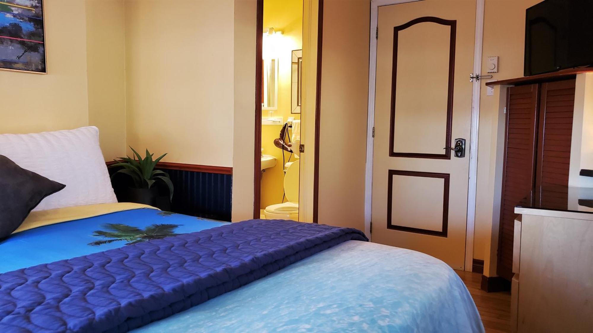 Kokomo Inn Bed And Breakfast Ottawa-Gatineau'S Only Tropical Riverfront B&B On The National Capital Cycling Pathway Route Verte #1 - For Adults Only - Chambre D'Hotes Tropical Aux Berges Des Outaouais Bnb #17542O חדר תמונה