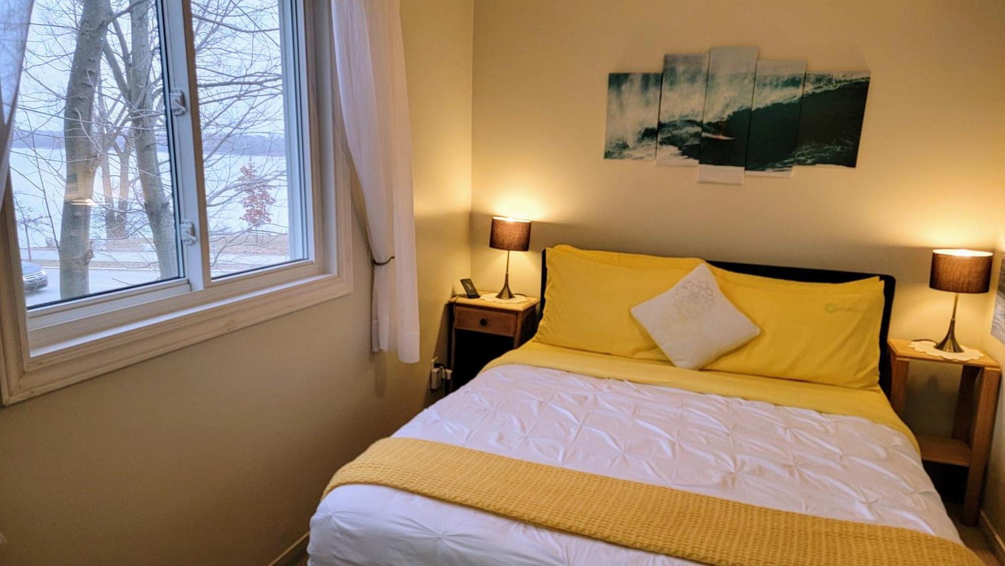 Kokomo Inn Bed And Breakfast Ottawa-Gatineau'S Only Tropical Riverfront B&B On The National Capital Cycling Pathway Route Verte #1 - For Adults Only - Chambre D'Hotes Tropical Aux Berges Des Outaouais Bnb #17542O חדר תמונה