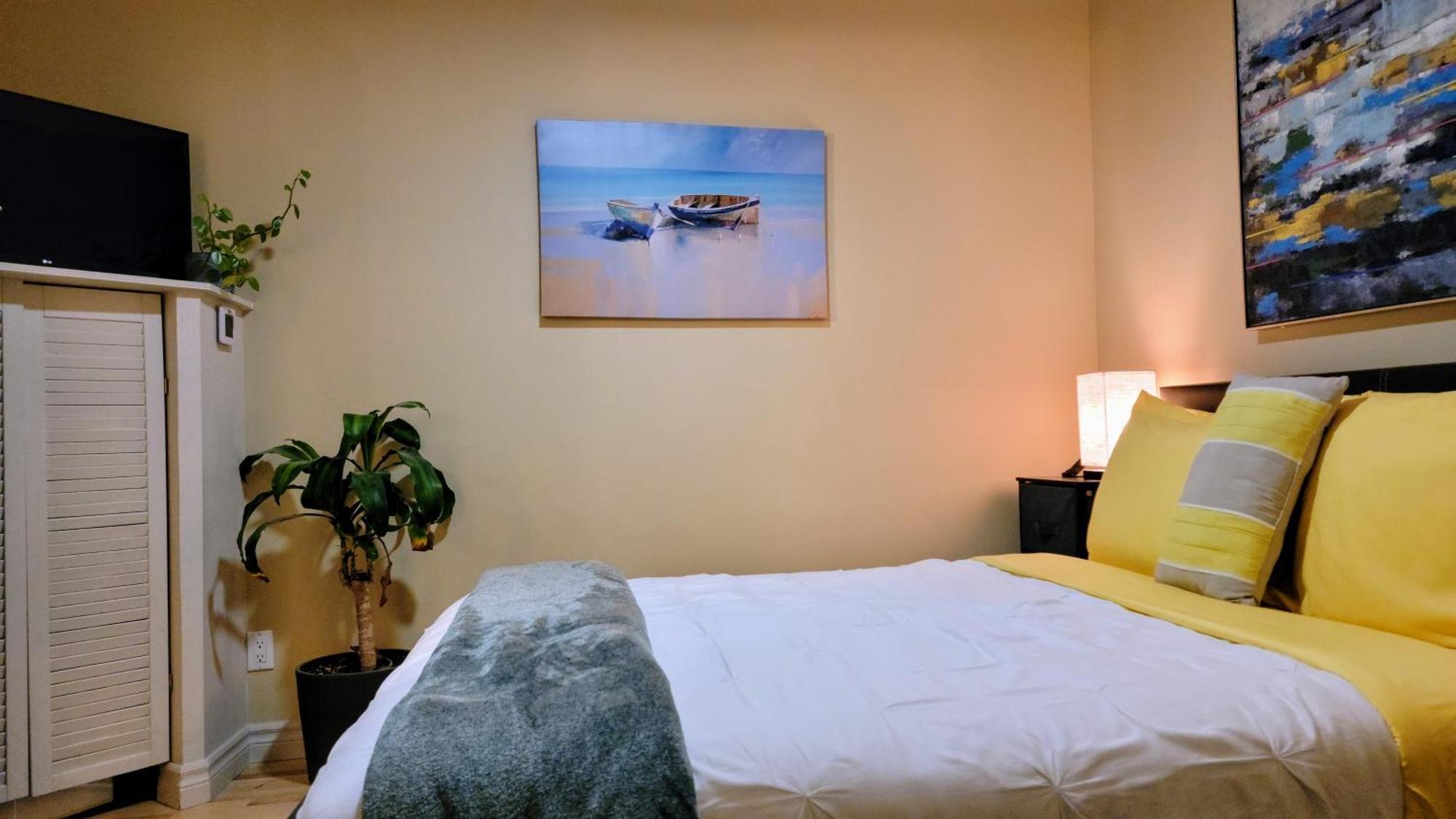 Kokomo Inn Bed And Breakfast Ottawa-Gatineau'S Only Tropical Riverfront B&B On The National Capital Cycling Pathway Route Verte #1 - For Adults Only - Chambre D'Hotes Tropical Aux Berges Des Outaouais Bnb #17542O חדר תמונה