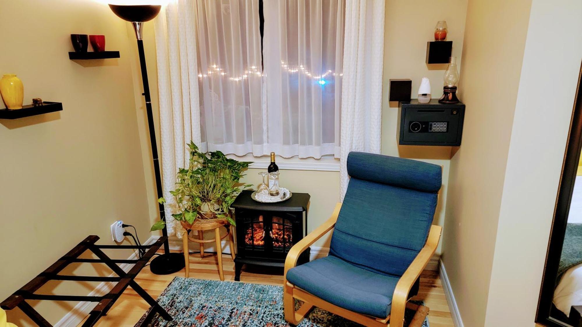Kokomo Inn Bed And Breakfast Ottawa-Gatineau'S Only Tropical Riverfront B&B On The National Capital Cycling Pathway Route Verte #1 - For Adults Only - Chambre D'Hotes Tropical Aux Berges Des Outaouais Bnb #17542O חדר תמונה