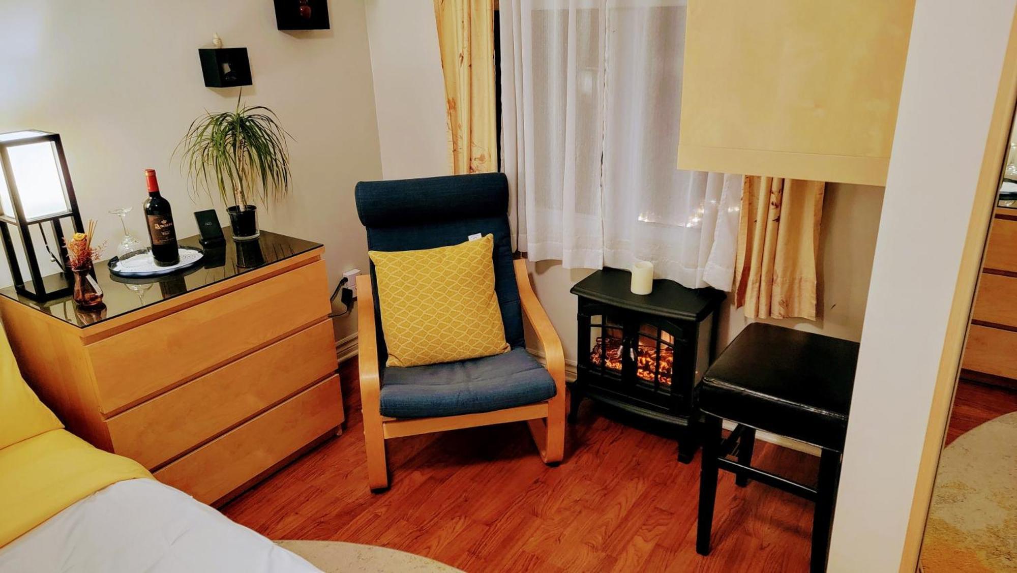 Kokomo Inn Bed And Breakfast Ottawa-Gatineau'S Only Tropical Riverfront B&B On The National Capital Cycling Pathway Route Verte #1 - For Adults Only - Chambre D'Hotes Tropical Aux Berges Des Outaouais Bnb #17542O חדר תמונה