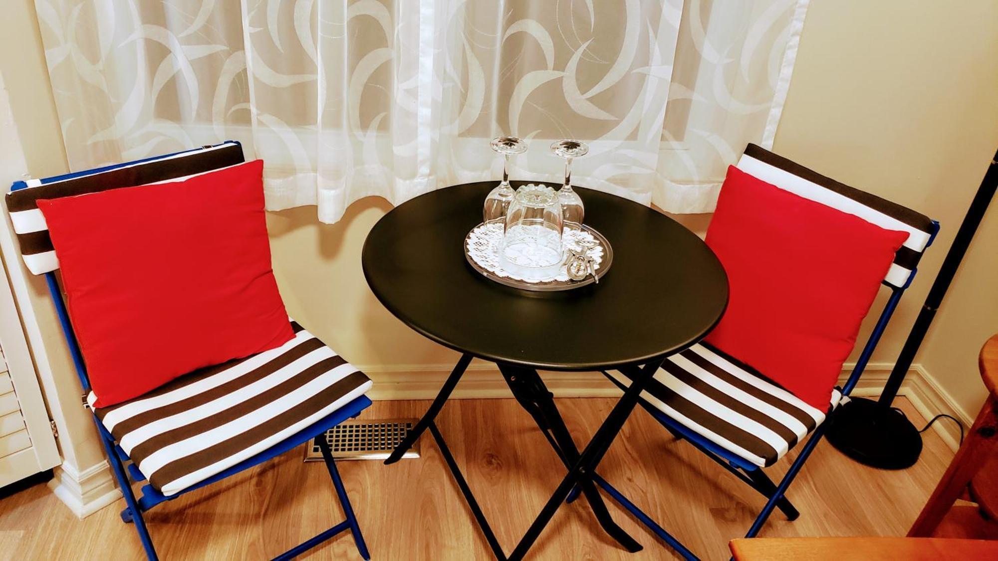 Kokomo Inn Bed And Breakfast Ottawa-Gatineau'S Only Tropical Riverfront B&B On The National Capital Cycling Pathway Route Verte #1 - For Adults Only - Chambre D'Hotes Tropical Aux Berges Des Outaouais Bnb #17542O חדר תמונה